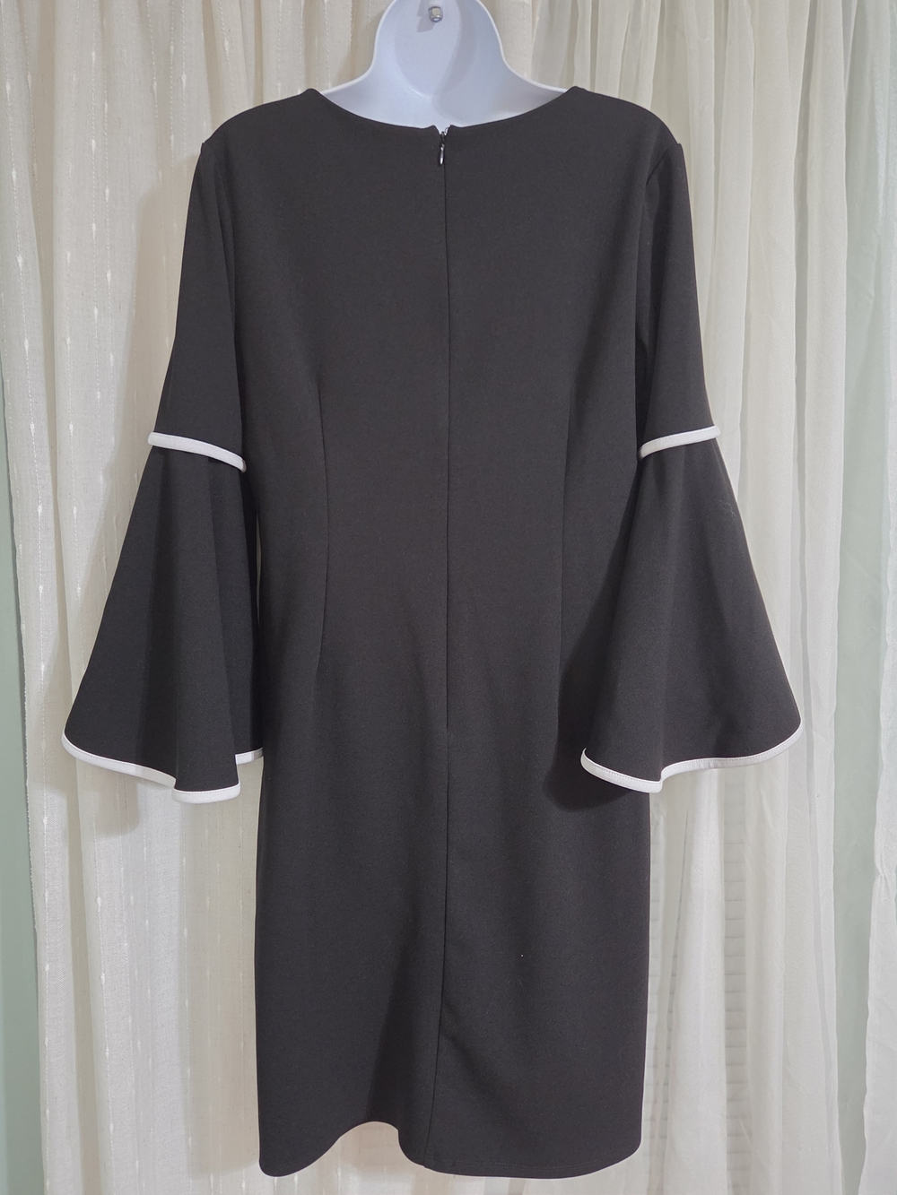 Elegant Black Midi Dress with White Trim and Bell Sleeves - Picture 3 of 5